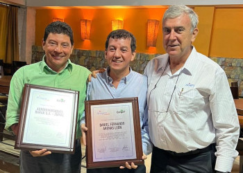 Cargill Colombia team members with certificates