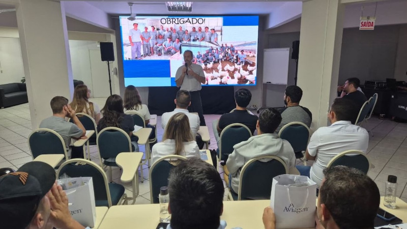 Conexão Aviagen in Company reúne lideranças da Granja Faria para excelência em manejo