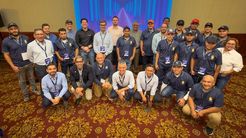 Participants with Kikiriki at the Aviagen CSF event